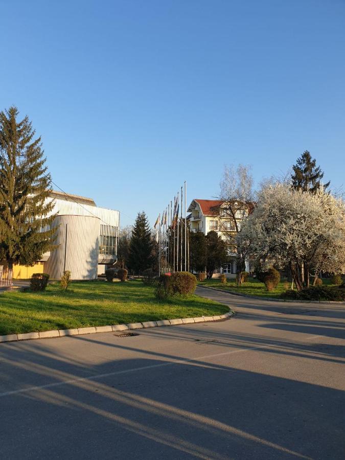 Hotel Everest Târgu-Mureş Zewnętrze zdjęcie